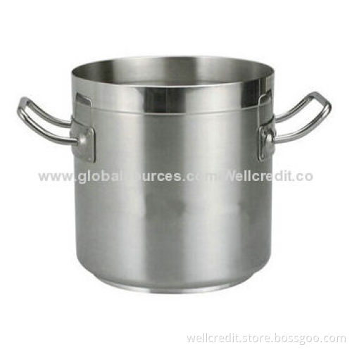 Stainless steel stock pot with cover and capsule bottom